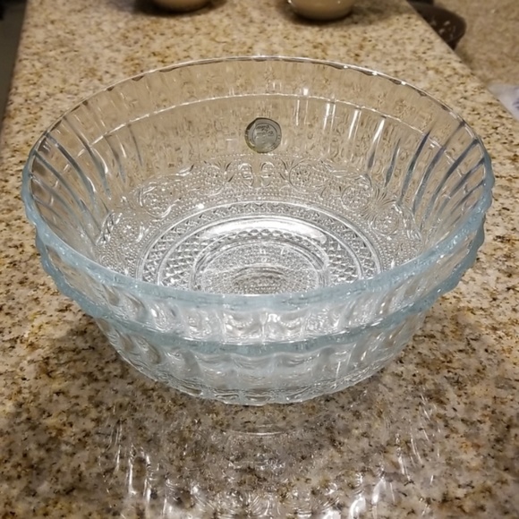 KIG Malaysia fleur de lis 5" bowls - Picture 1 of 5